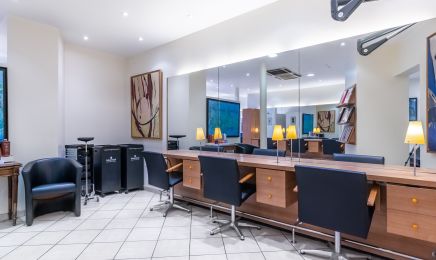 Initial : Coiffeur à Paris