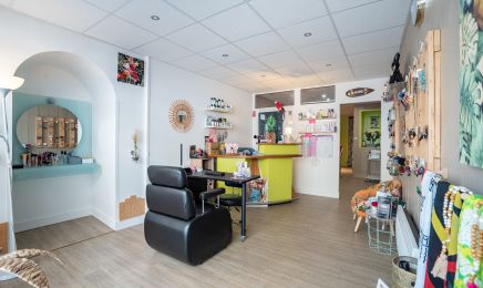 Tropicale beauté : Manucure à Bourg