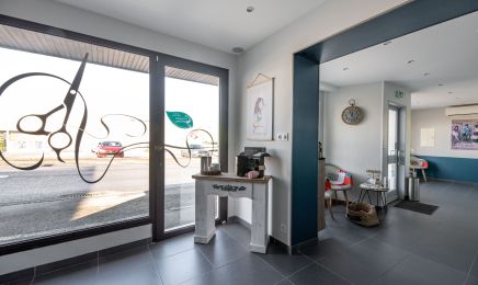 courbes et couleurs : Coiffeur à Bourg-des-Comptes