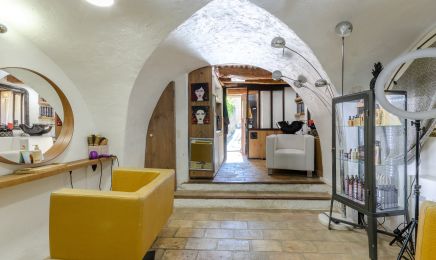 Valentine T  : Coiffeur à Lambesc