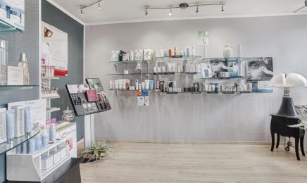 Aux halles de la beauté : Manucure à Marmande