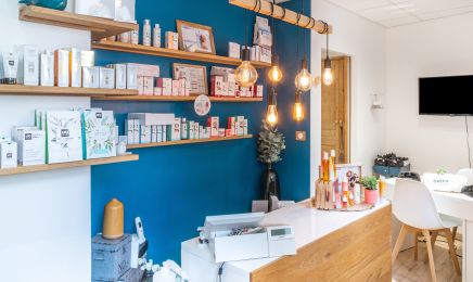 Étape Beauté : Manucure à Charolles