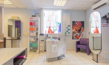 Modern salon : Coiffeur à Verdun-sur-le-Doubs