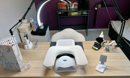 Onix Beauté : Manucure à Éveux