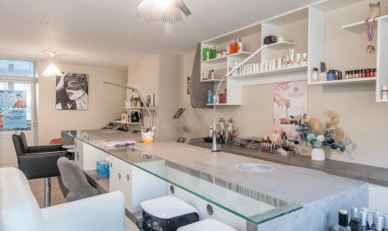 Lili Ongles : Institut de beauté à La Chaux-du-Dombief