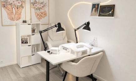 Crystal Nail by Nina : Institut de beauté à Pau