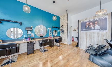 Aux Miroirs d’Or : Coiffeur à Dortan