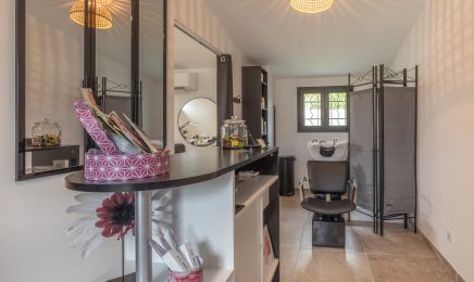 Comptoir Beauté by Julie  : Manucure à Blanquefort
