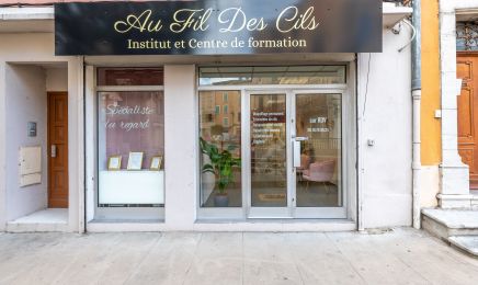 Au fil des cils  : Manucure à Le Muy