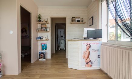 Centre De Soins Esthétiques Lucie  : Manucure à Gan