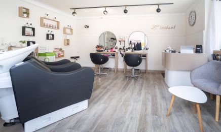L’instant… : Coiffeur à Saint-Germain-du-Bel-Air