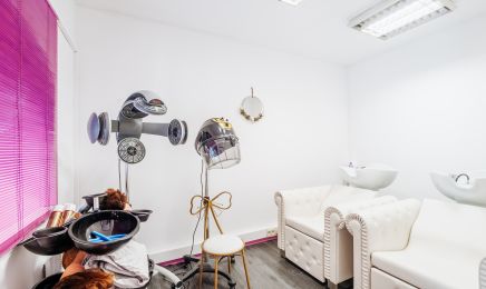 First Class Beauty Institute  : Manucure à Bon-Encontre