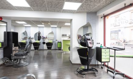 D'ici et d'ailleurs : Coiffeur à Étain