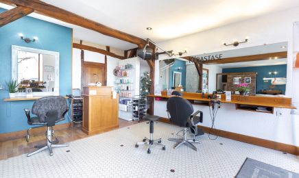 Art Et Bien Etre Coiffure Mixte : Coiffeur à Bellegarde