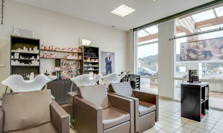 Le Salon by M : Institut de beauté à Montayral