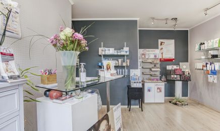 Aux halles de la beauté : Manucure à Marmande