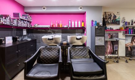 Comme Un 6ème Sens - Coiffure - Esthétique - Bar à Ongle : Coiffeur à La Valette-du-Var