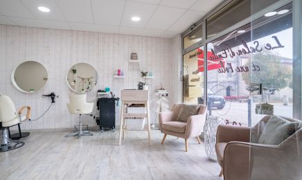 Salon d'Emilie et Une Folie : Coiffeur à Landiras