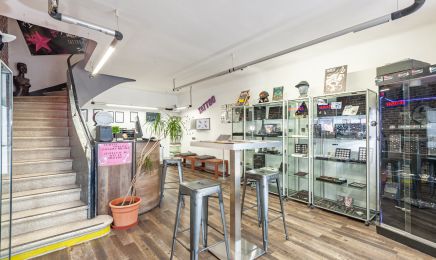 Pink Star Tattoo : Institut de beauté à Istres