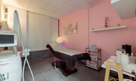 KM coiffure - L'instant bien être  : Manucure à Montpellier