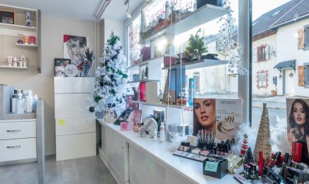 Lili Ongles : Institut de beauté à La Chaux-du-Dombief
