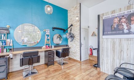Aux Miroirs d’Or : Coiffeur à Dortan