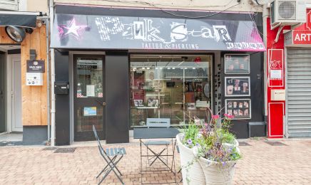 Pink Star Tattoo : Institut de beauté à Istres