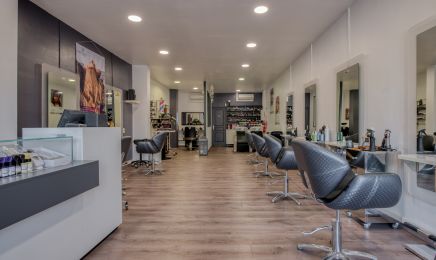 Un Hair de Plume : Coiffeur à Pont-Saint-Esprit