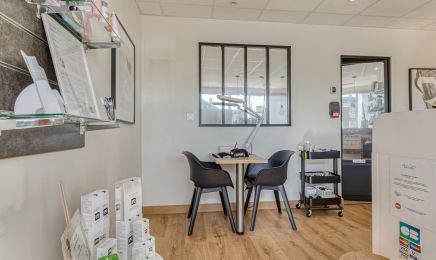 Auré Sens  : Manucure à Saint-Caprais-de-Bordeaux