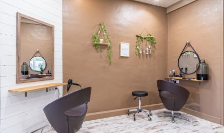 Karactères : Barbier à Saint-Colomban