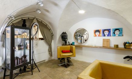 Valentine T  : Coiffeur à Lambesc