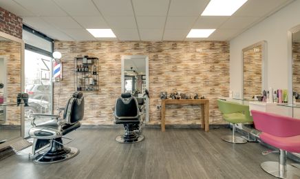 Au dela du miroir : Coiffeur à Landerneau