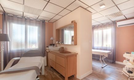 Institut de Beauté LYDIE : Coiffeur à Cours-de-Pile