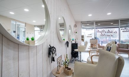 Salon d'Emilie et Une Folie : Coiffeur à Landiras