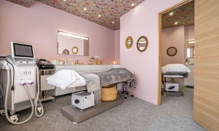 Maison de beauté Mademoiselle : Manucure à Le vesinet