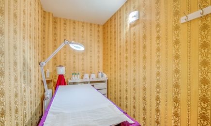 LA REINE MASSAGE EPILATION MANUCURE : Institut de beauté à Paris