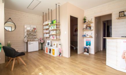 Centre De Soins Esthétiques Lucie  : Manucure à Gan