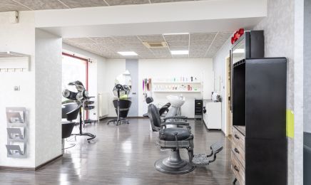 D'ici et d'ailleurs : Coiffeur à Étain