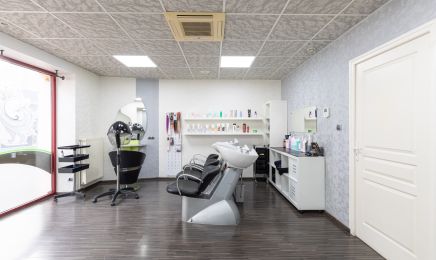 D'ici et d'ailleurs : Coiffeur à Étain