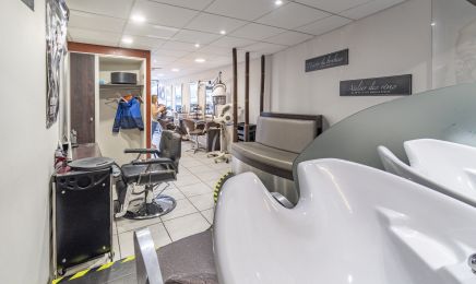 Au delà du Miroir by Perrine : Coiffeur à Buxy