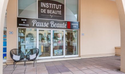 Pause Beauté : Manucure à Fréjus