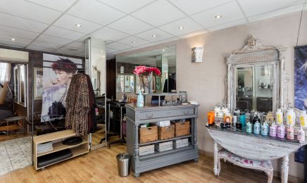 Couleurs latine : Coiffeur à Six-Fours-les-Plages