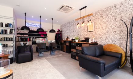Christine R. Coiffeur - Maquilleur : Coiffeur à Baerenthal