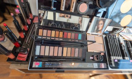 Lilou and make up : Coiffeur à Lagnieu