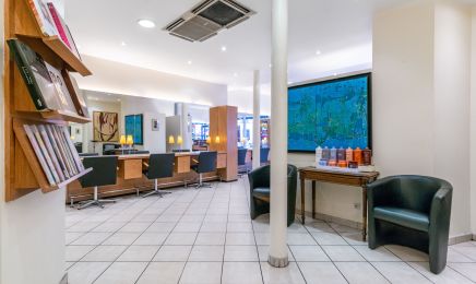 Initial : Coiffeur à Paris