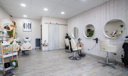 Salon d'Emilie et Une Folie : Coiffeur à Landiras