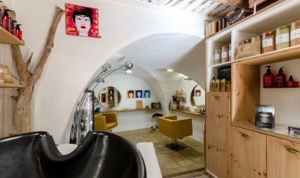 Valentine T  : Coiffeur à Lambesc