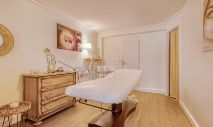 Cassandre Beauté : Manucure à Bellegarde