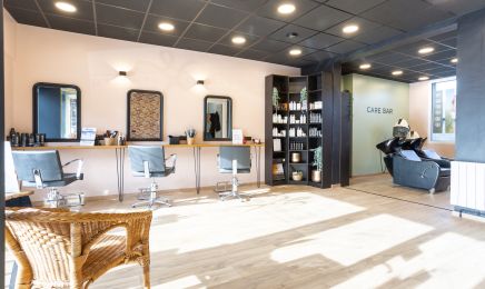 Laura Artisan Coiffeur  : Coiffeur à Périers