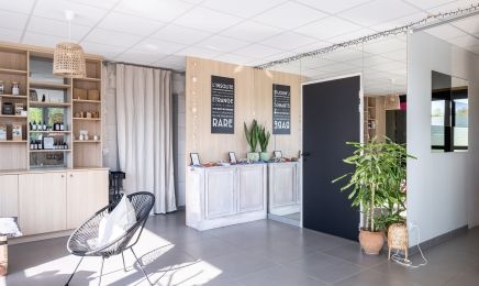L’Insolite : Manucure à Vallières-sur-Fier